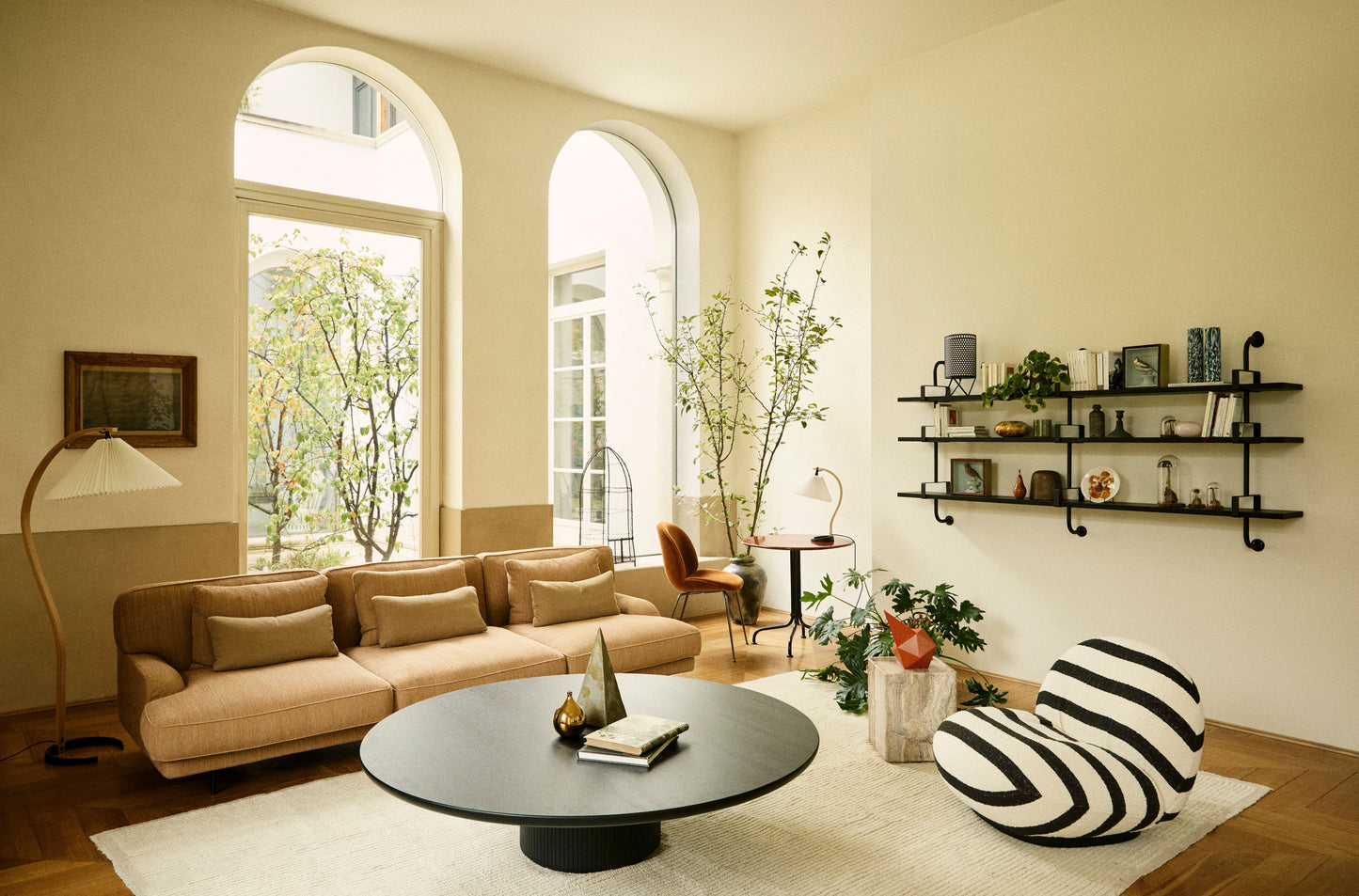 Gubi Moon salontafel Ø150 cm zwart eiken