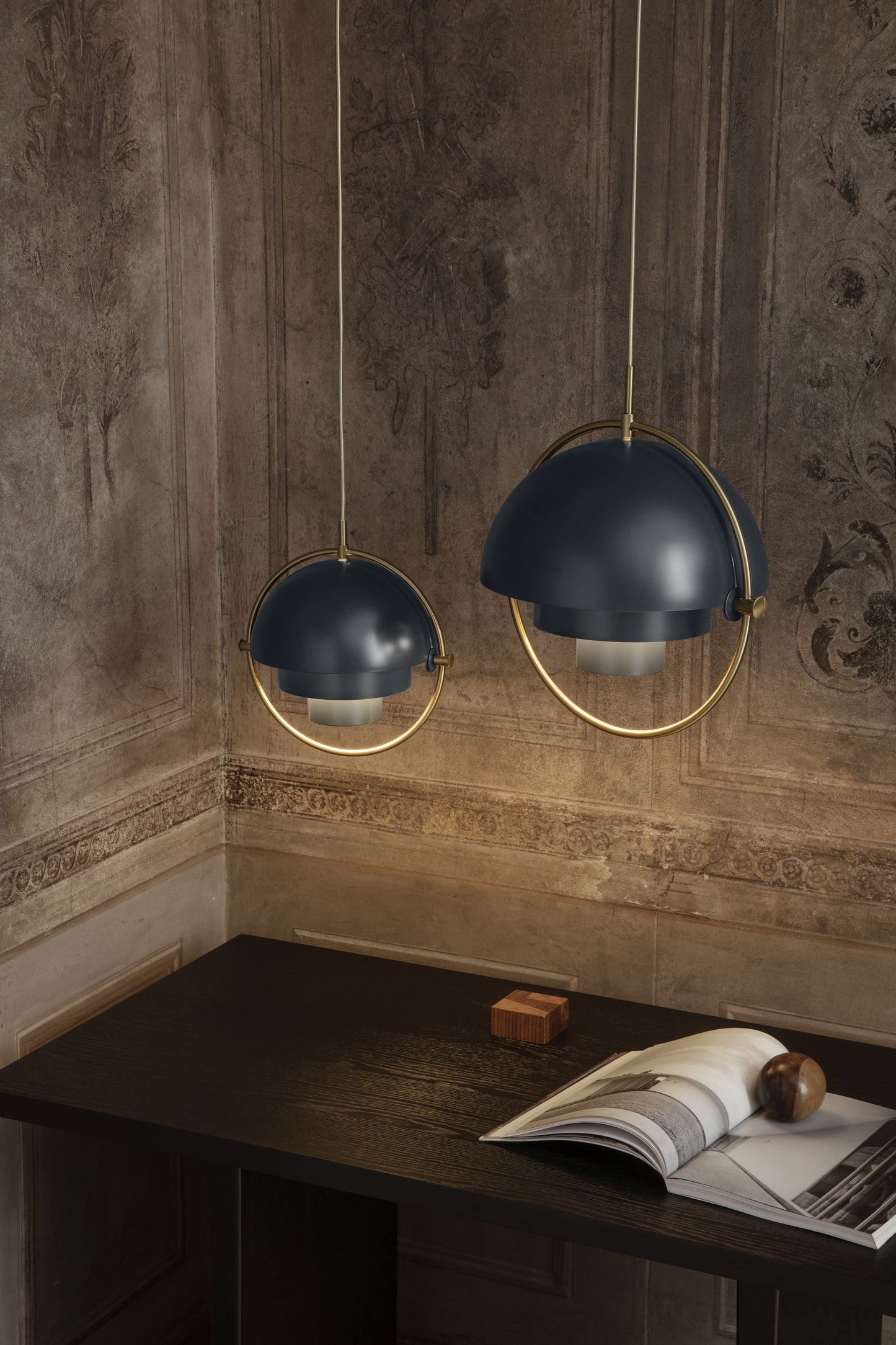 Gubi Multi-Lite hanglamp Brass / Midnight Blue