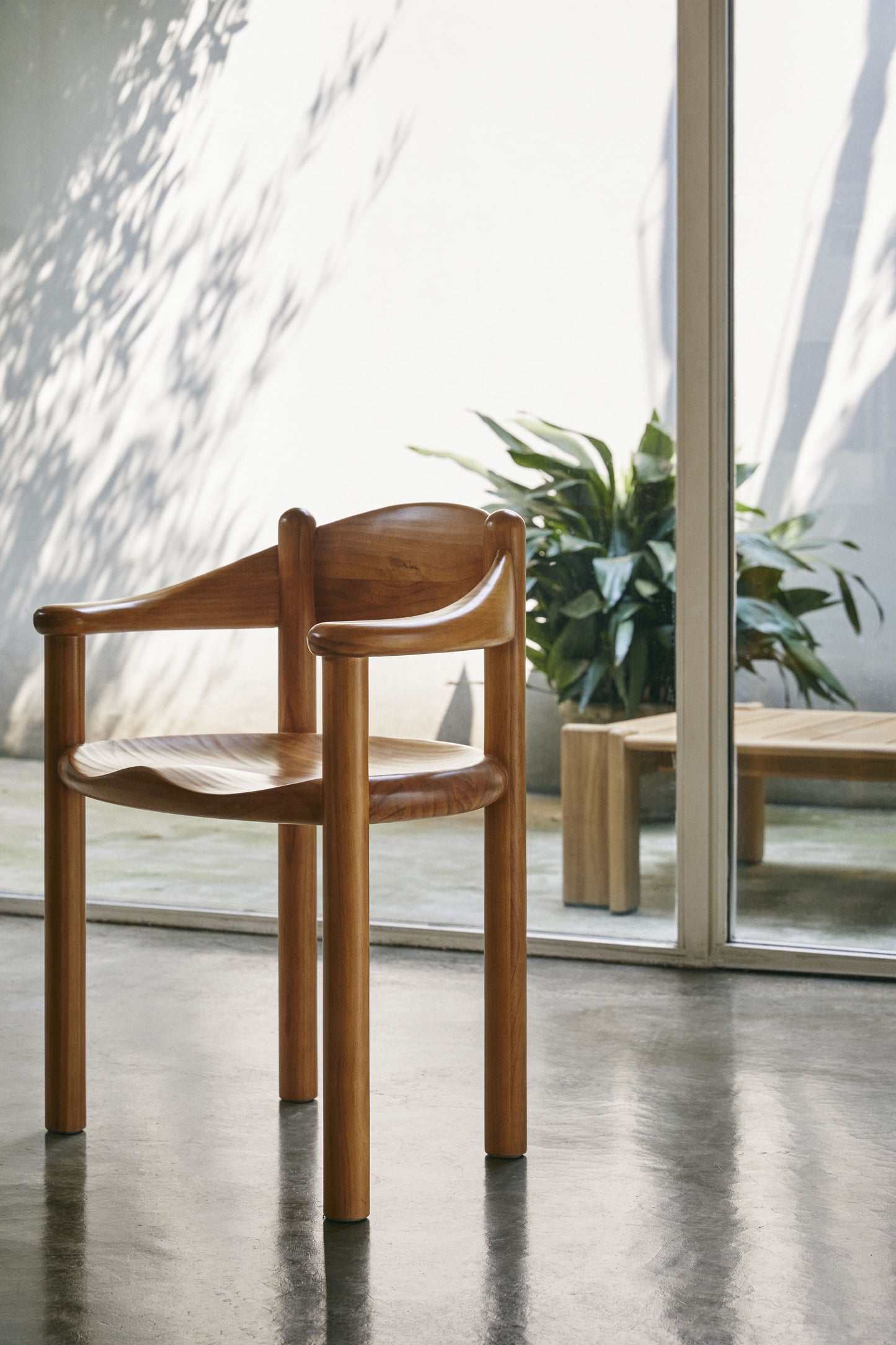 Gubi Daumiller eetkamerstoel golden pine