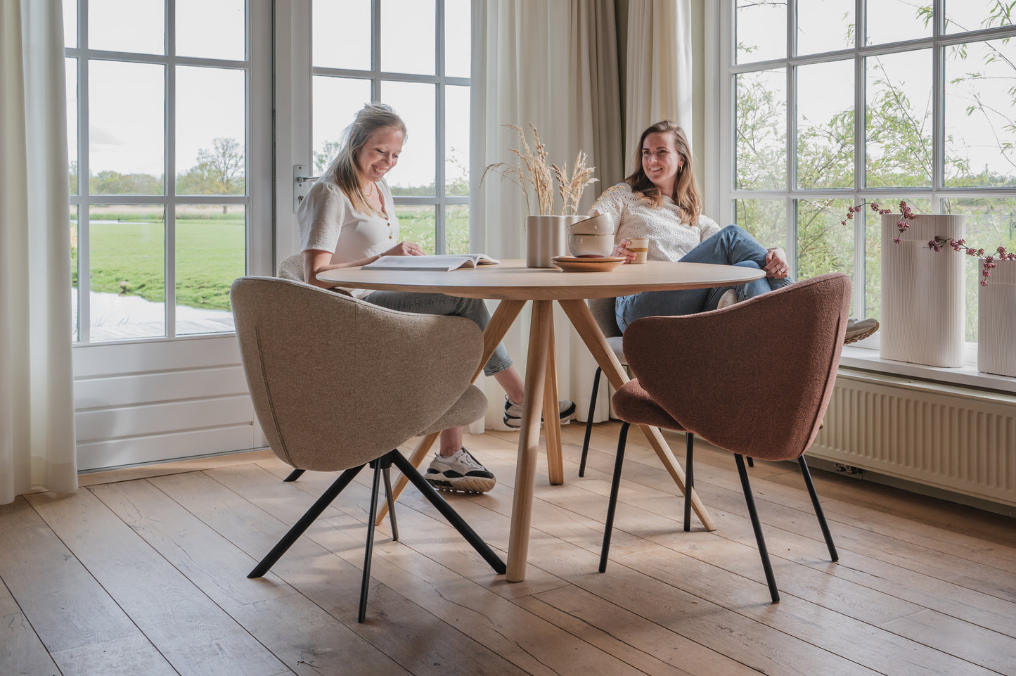 HelloChair HC01 Boby 2.0 armstoel vierpoot beige Chacha Sand