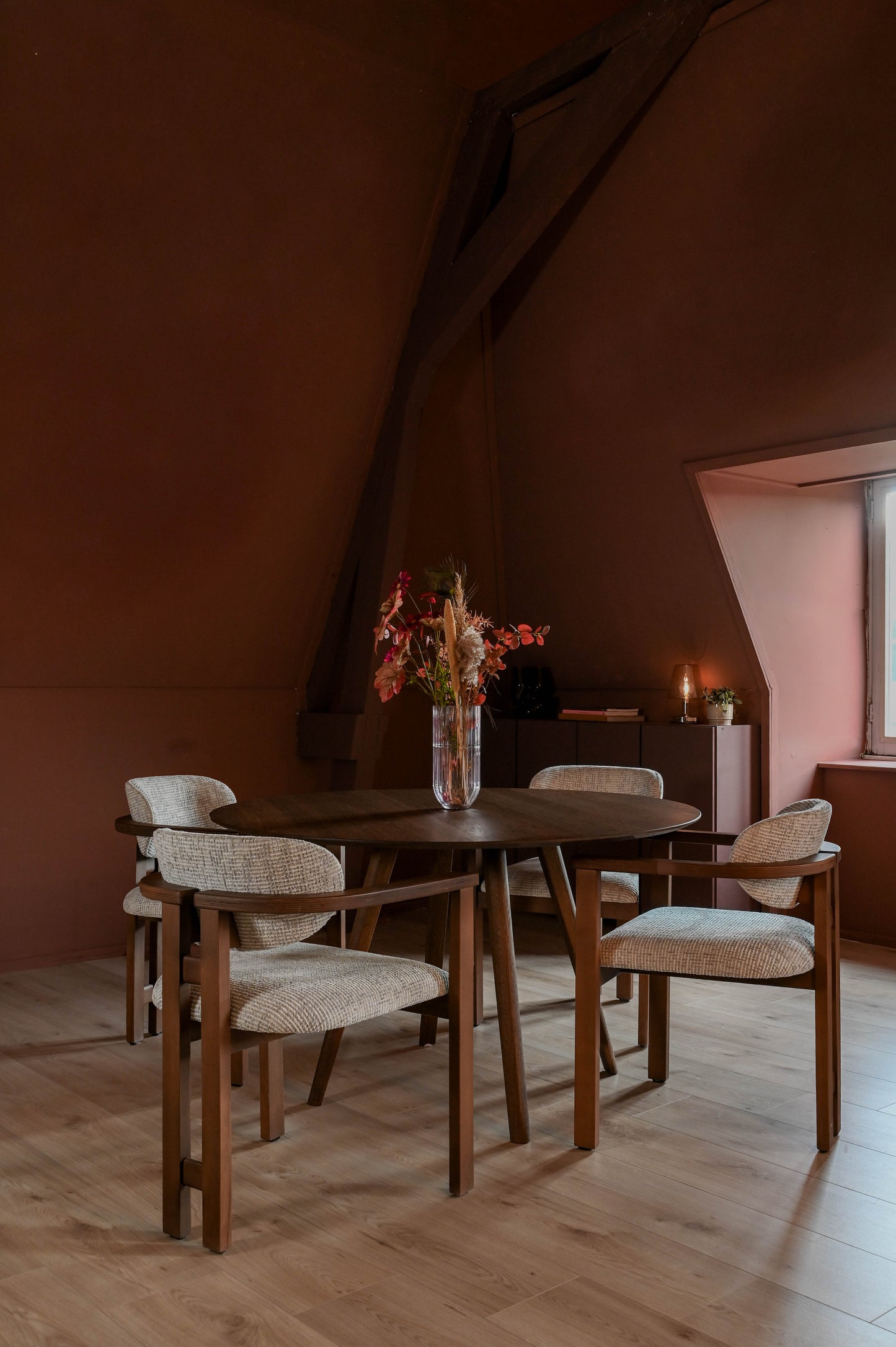 HelloChair HC107 Ingje eetkamerstoel Coffee Ash Coco Shell