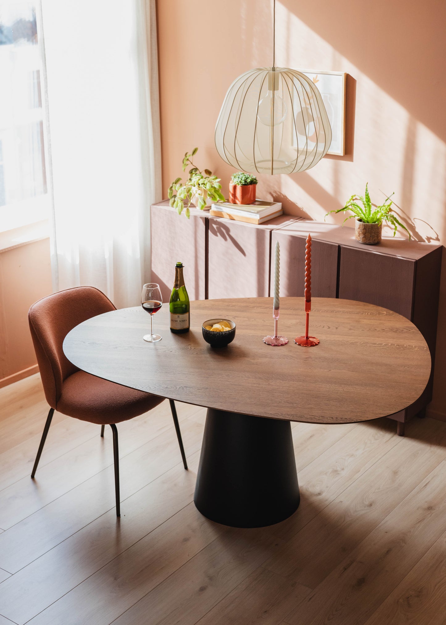 HelloTable Izaro eettafel Druppel 150x120 cm eiken Stained/Anodic Brown