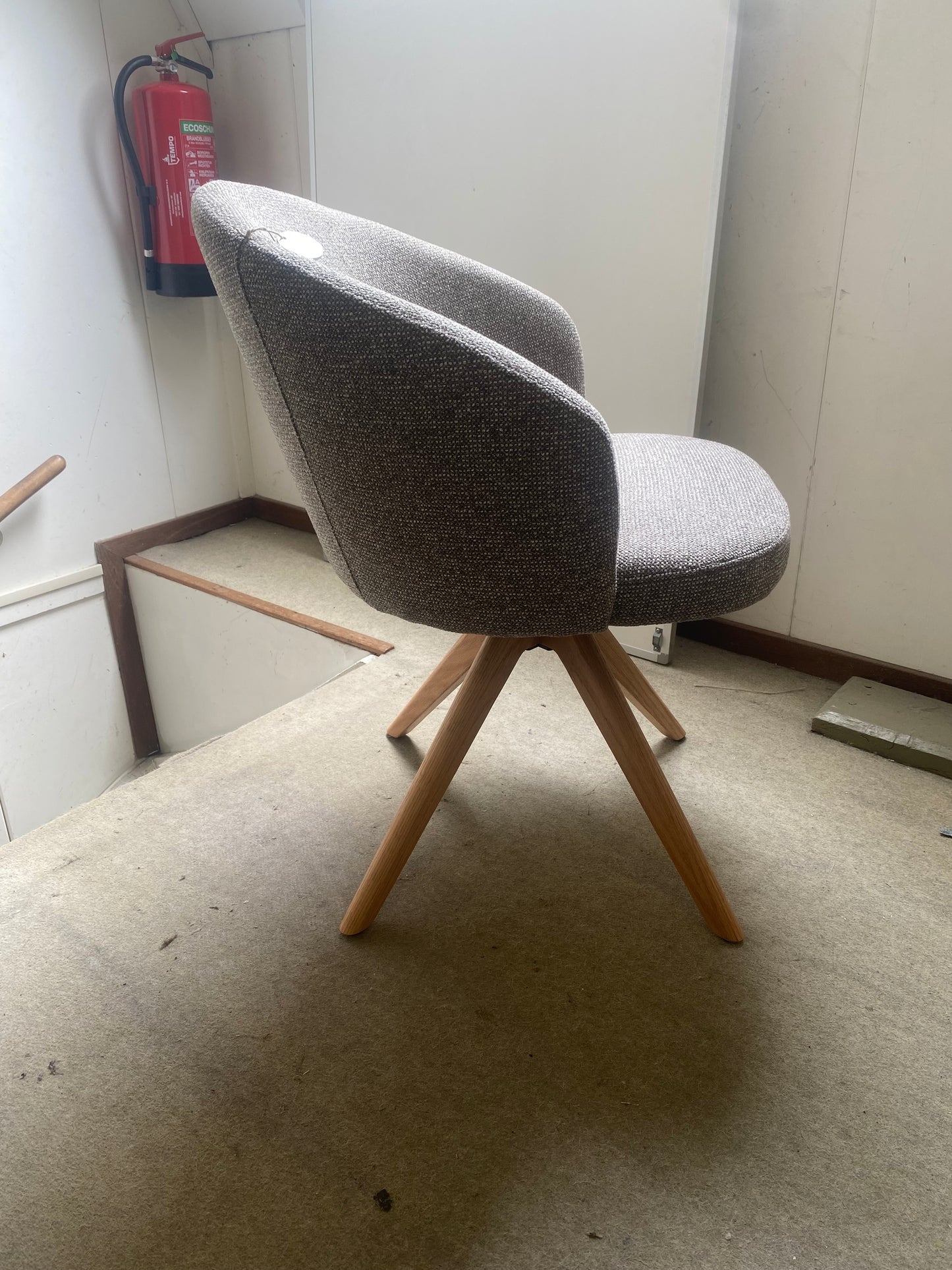 Tweedekansje Jesper Home Niimi eetkamerstoel revolve oak Saving Greige