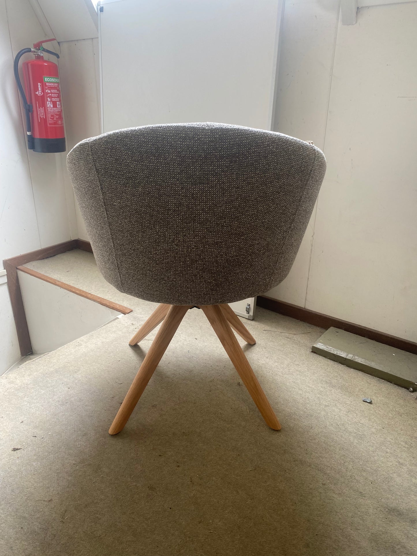 Tweedekansje Jesper Home Niimi eetkamerstoel revolve oak Saving Greige