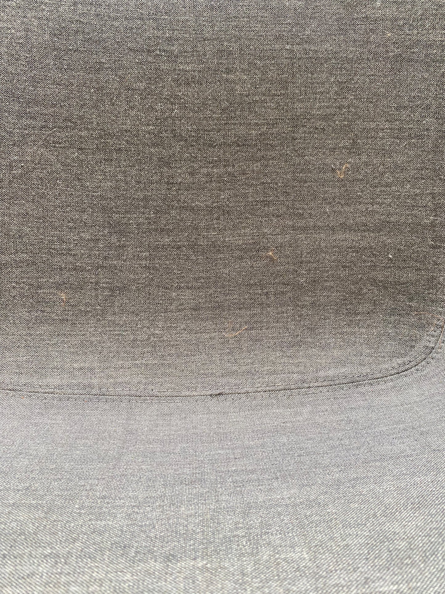 Tweedekansje Muuto Fiber eetkamerstoel met arm Wit gestoffeerd Remix 133 vierpoot staal