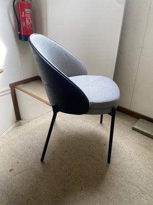 Tweedekansje Kave Home Eamy eetkamerstoel chenille Lichtgrijs/Zwart