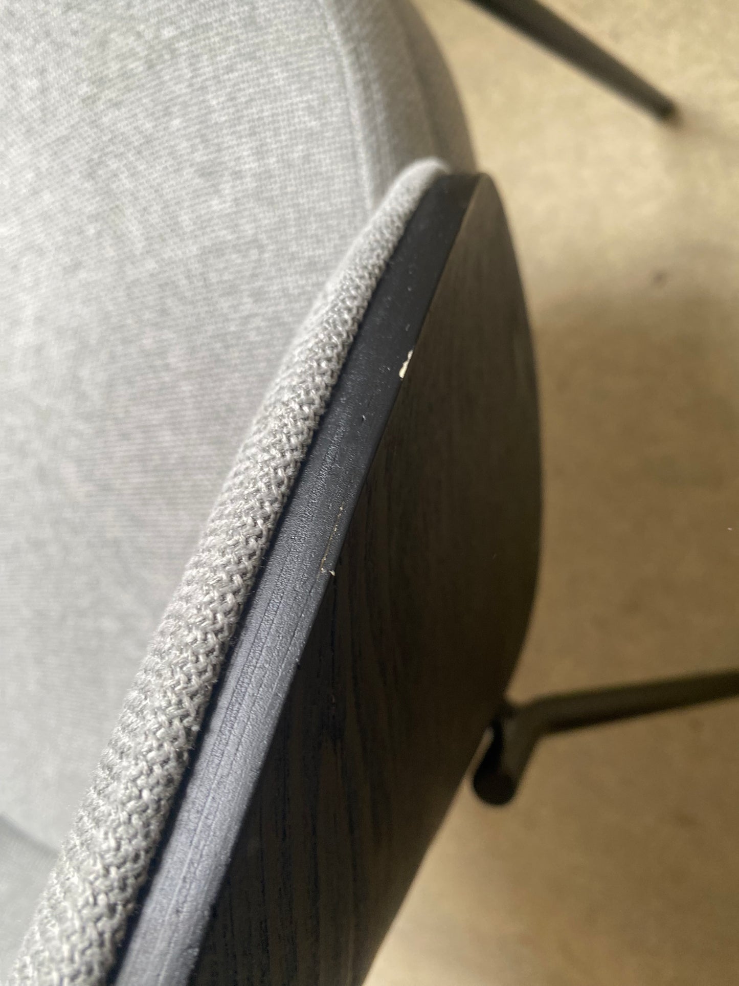 Tweedekansje Kave Home Eamy eetkamerstoel chenille Lichtgrijs/Zwart