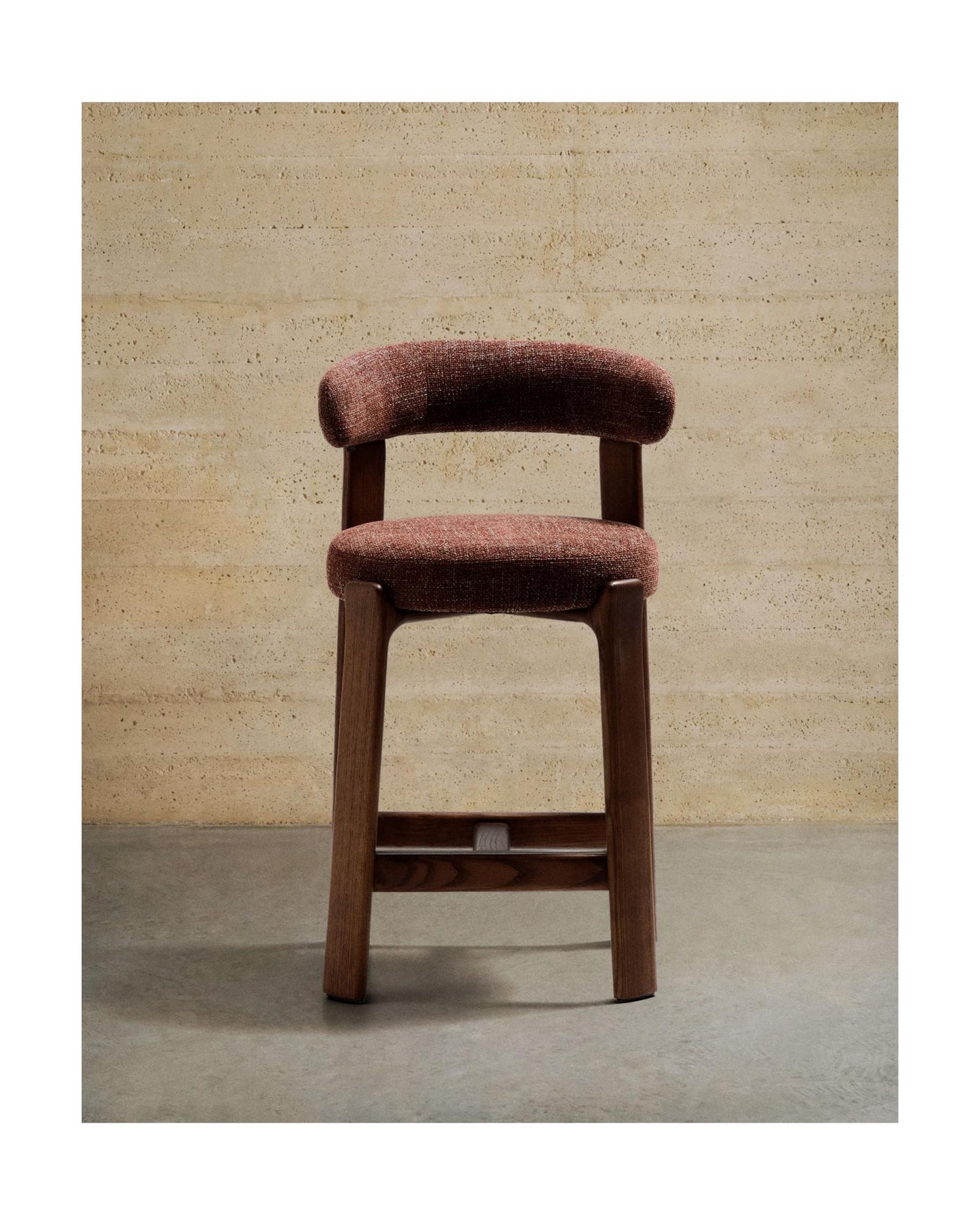 Kave Home Granite barkruk H75 chenille Bruin/walnoot