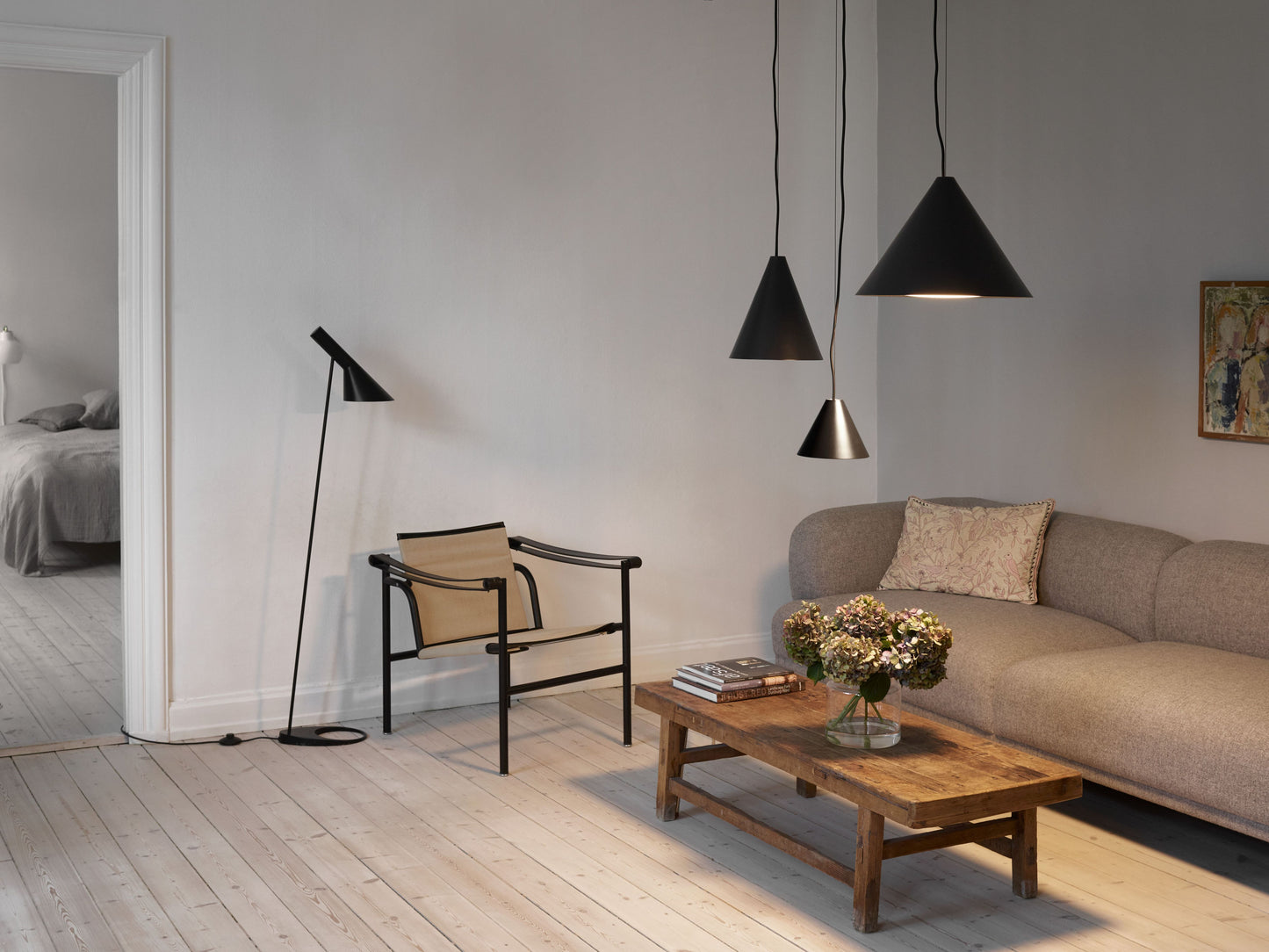 Louis Poulsen AJ vloerlamp Black
