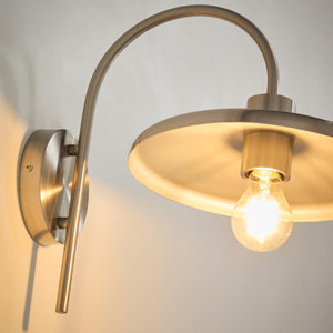 Kave Home Nuvira wandlamp metaal geborsteld Lichtgrijs
