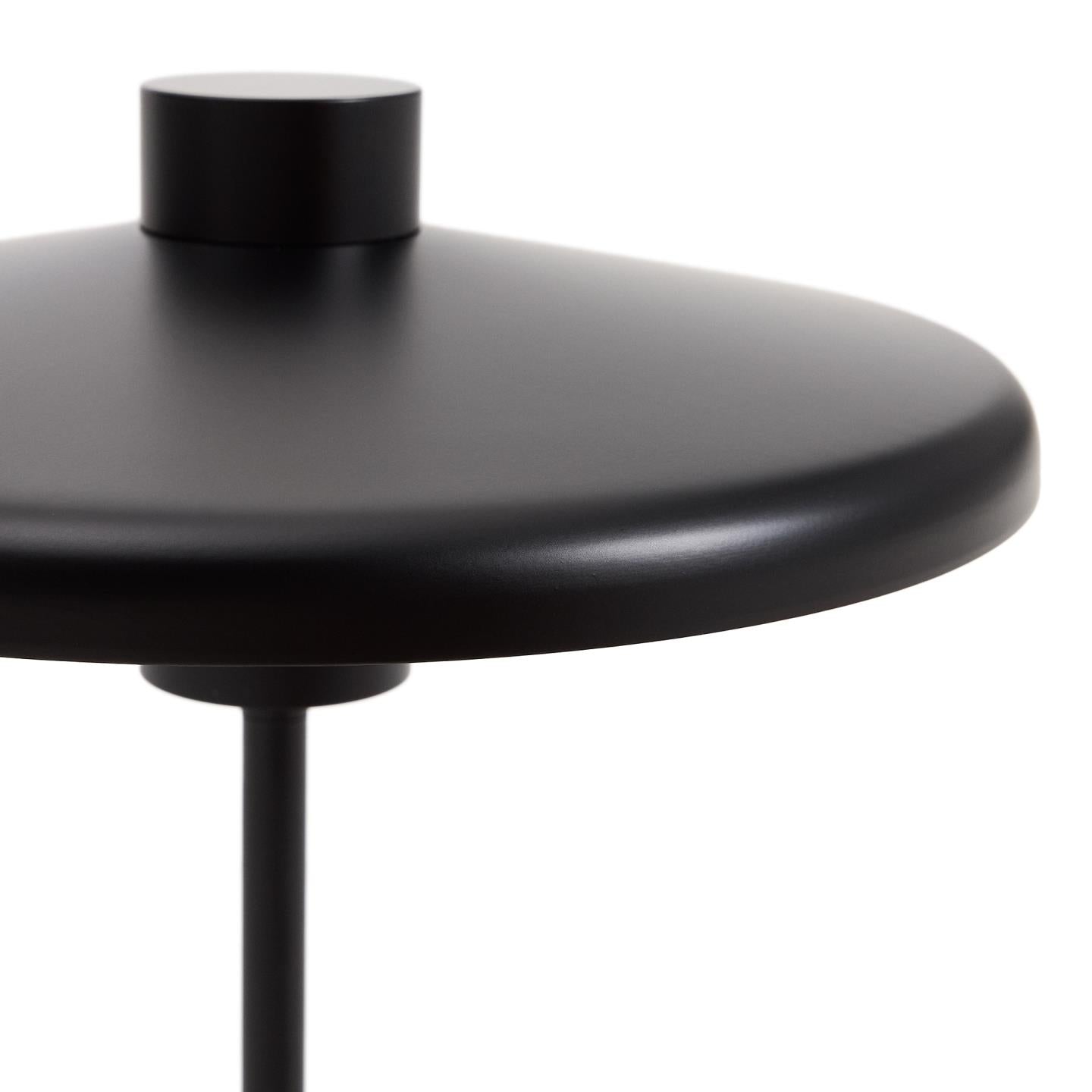 Kave Home Nuvira tafellamp metaal Zwart
