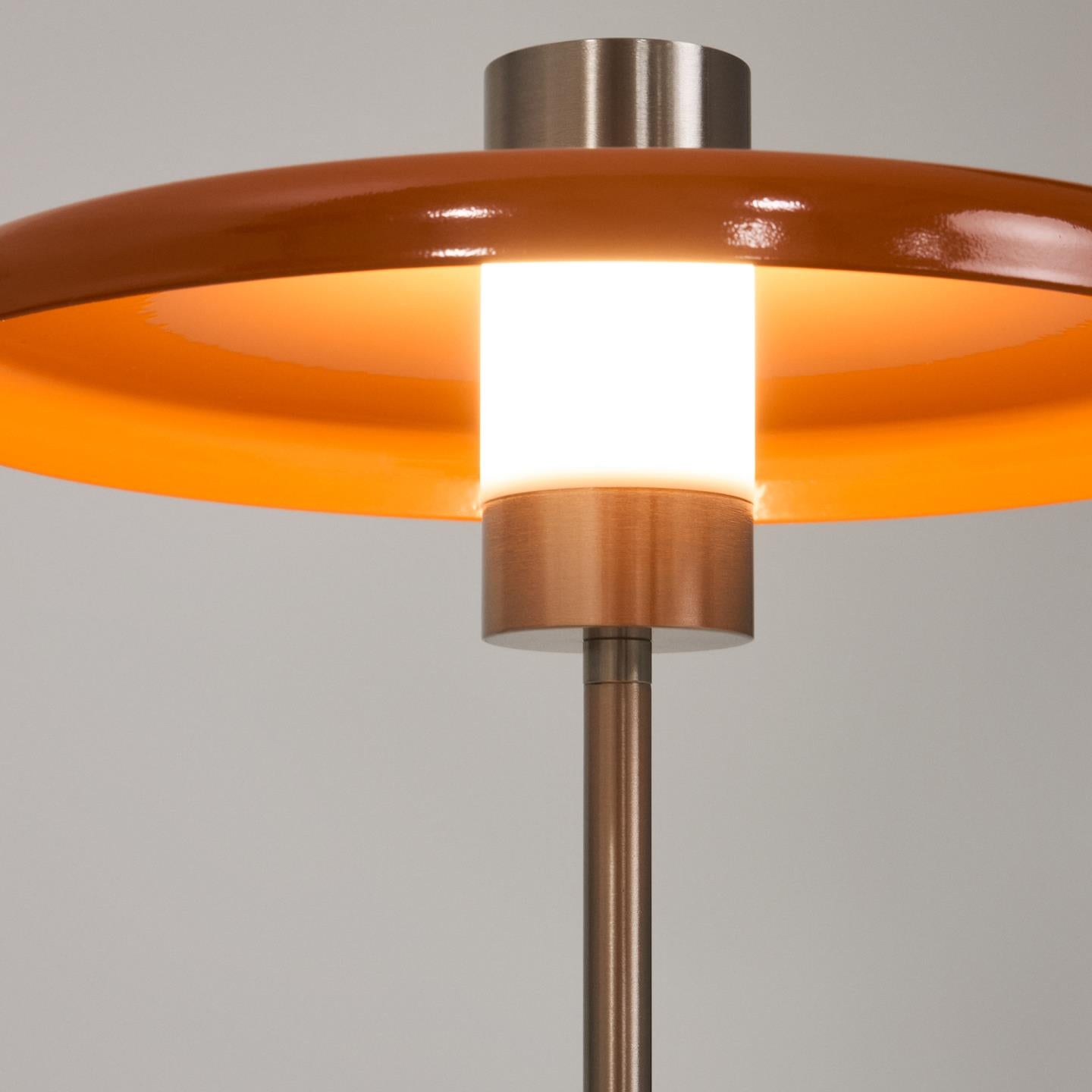 Kave Home Nuvira tafellamp metaal Oranje