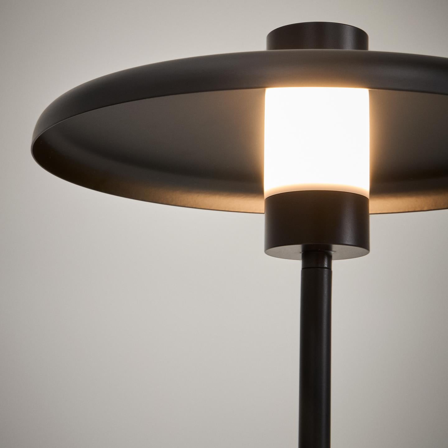 Kave Home Nuvira vloerlamp metaal Zwart