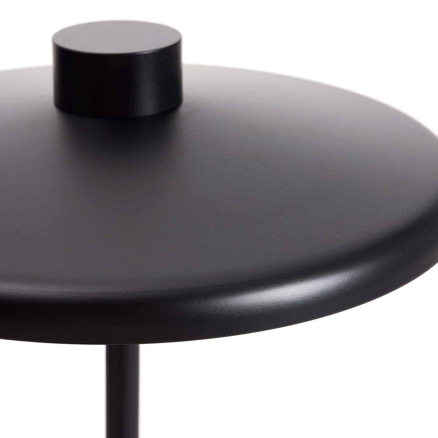Kave Home Nuvira vloerlamp metaal Zwart