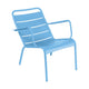 Fermob Luxembourg Low loungestoel met arm Maya blue