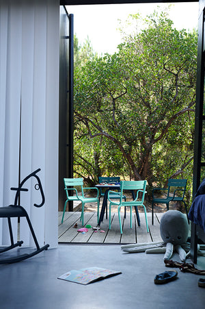 Fermob Luxembourg tuinstoel met arm Deep blue