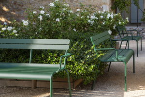 Fermob Luxembourg tuinbank met armleuning Maya Blue