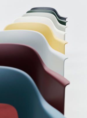 HAY Layout 213 eetkamerstoel met vast zitkussen Bordeaux zwart staal