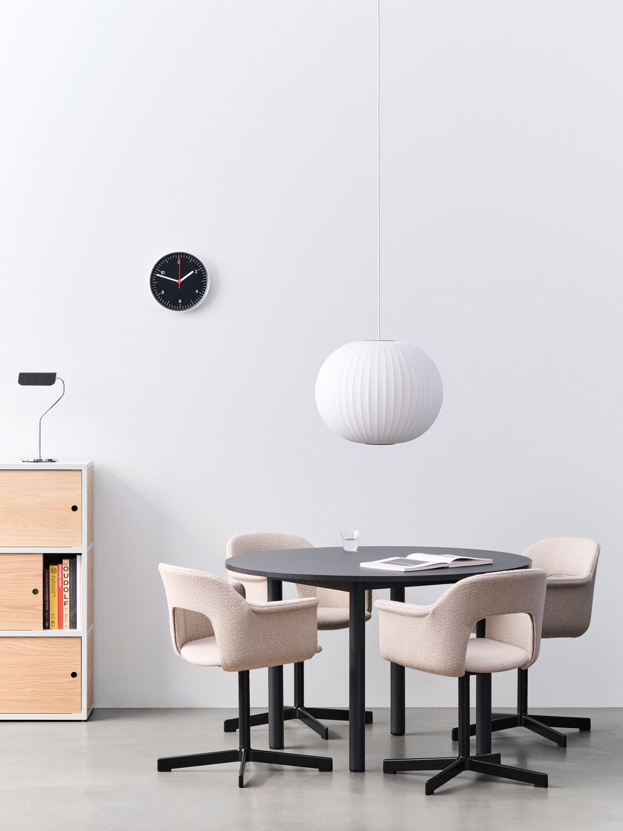HAY Annex Round eettafel Ø110 cm gelakt eiken