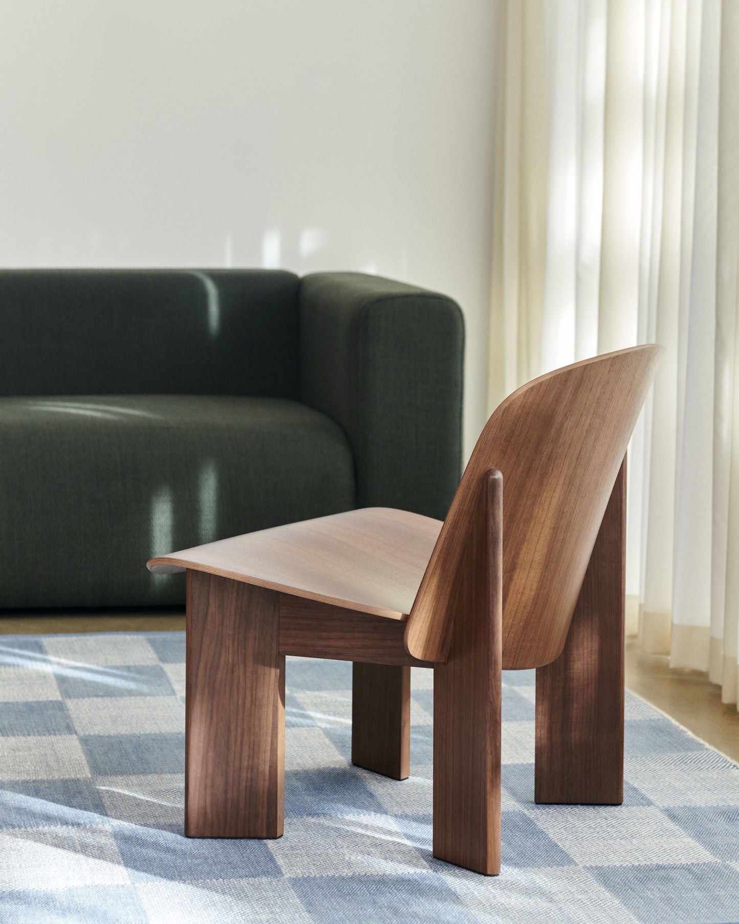 HAY Chisel fauteuil gelakt notenhout