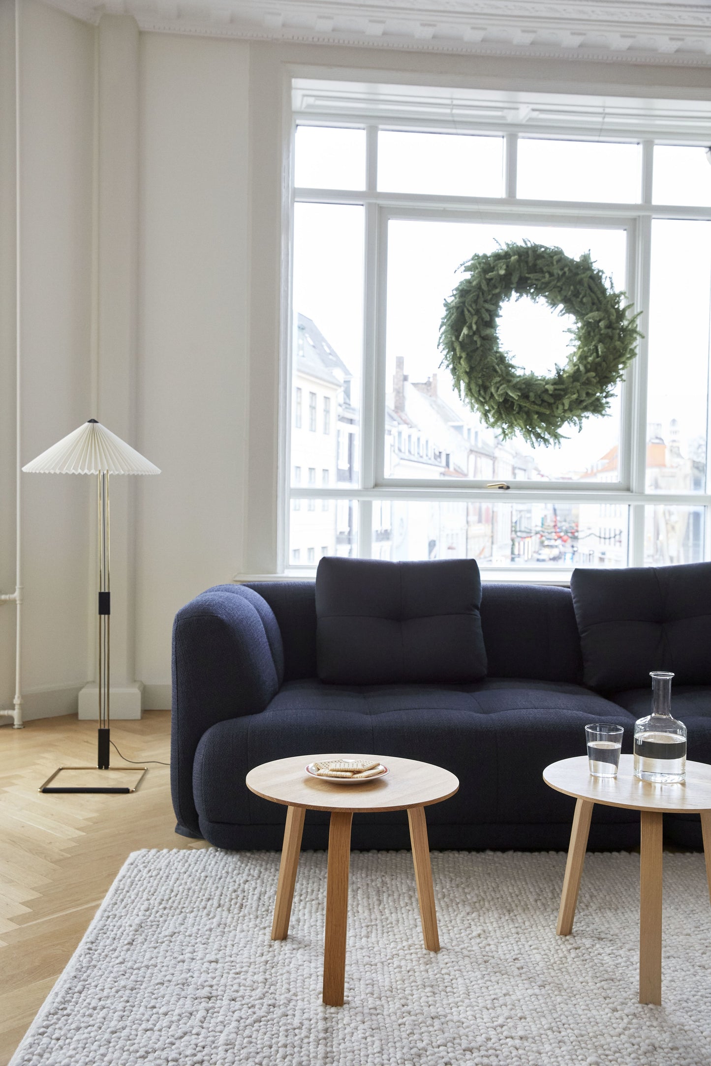 HAY Bella bijzettafel Ø45 H39 zwart gelakt eiken