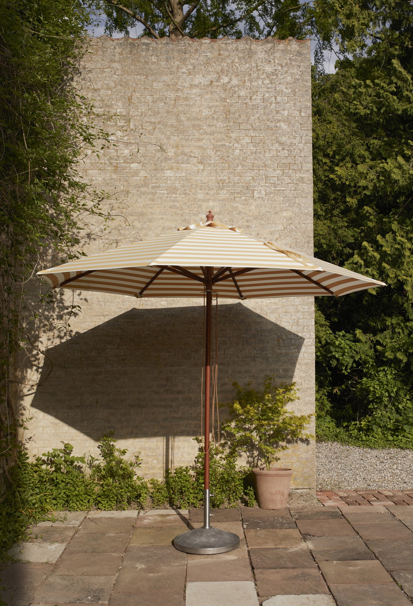 Fritz Hansen Messina parasol Ø270 cm Golden Yellow Stripes