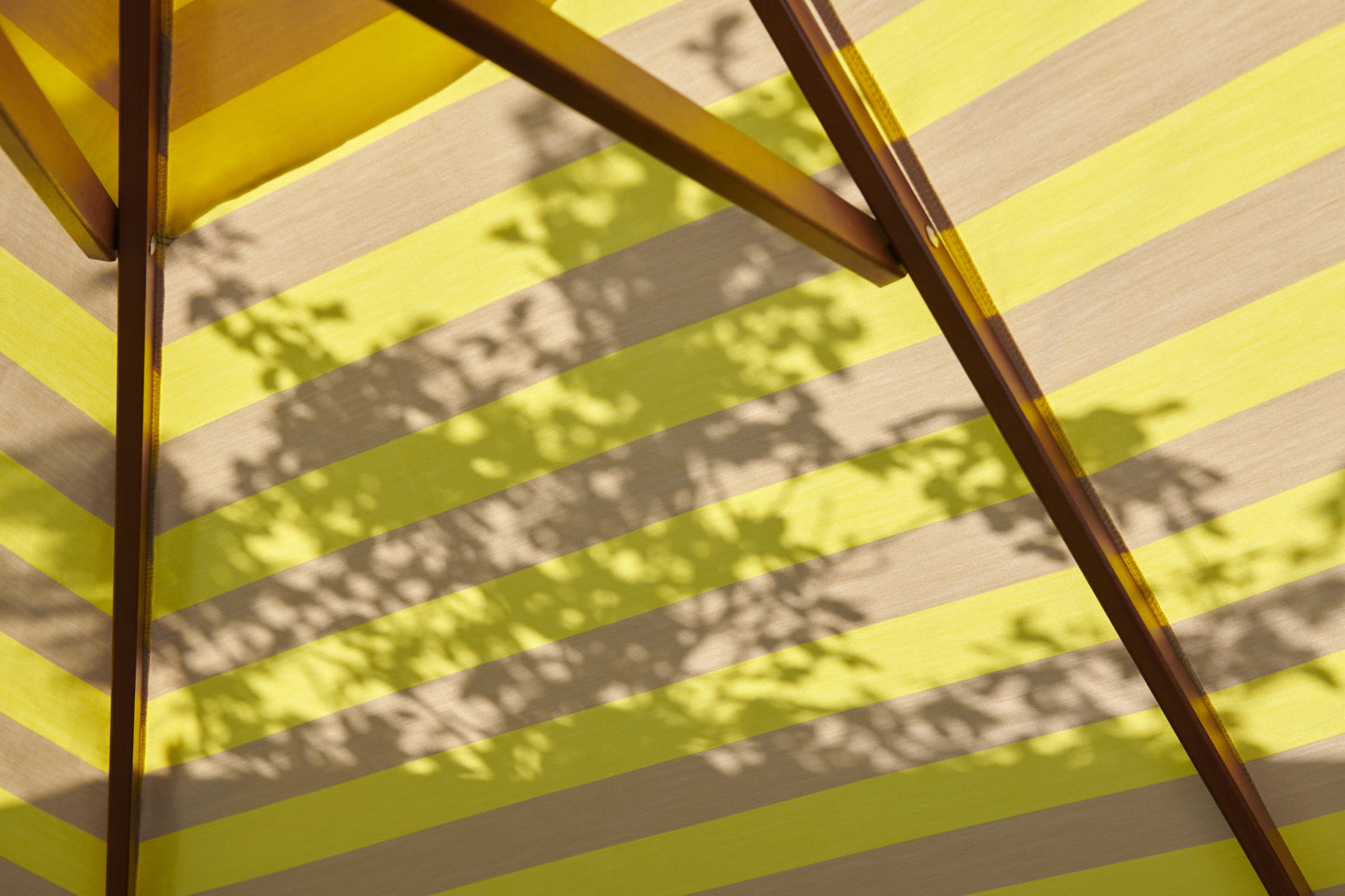 Fritz Hansen Messina parasol Ø300 cm Lemon/Sand Stripe
