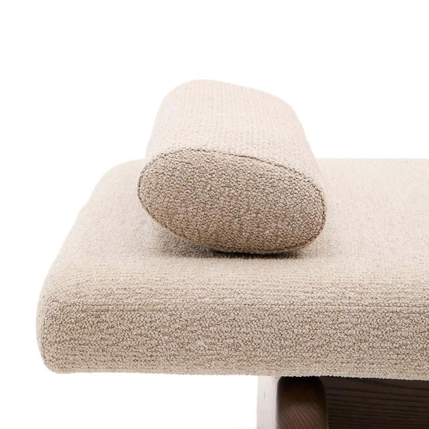 Kave Home Topaz ligbed chenille Beige essen met noten afwerking