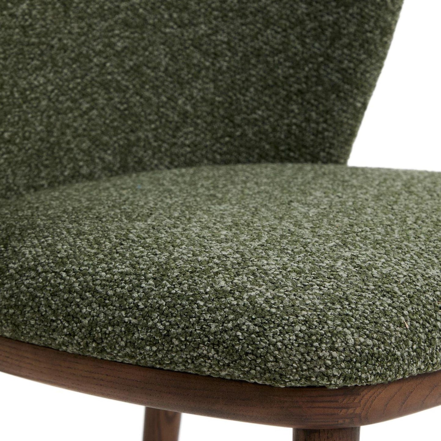 Kave Home Ciselia eetkamerstoel dik chenille Groen poot donker hout