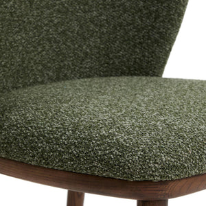 Kave Home Ciselia eetkamerstoel dik chenille Groen poot donker hout