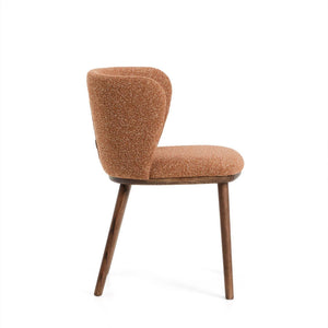Kave Home Ciselia eetkamerstoel dik chenille Terra poot donker hout