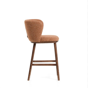 Kave Home Ciselia barkruk H65 dik chenille Terra poot donker hout