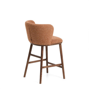 Kave Home Ciselia barkruk H65 dik chenille Terra poot donker hout