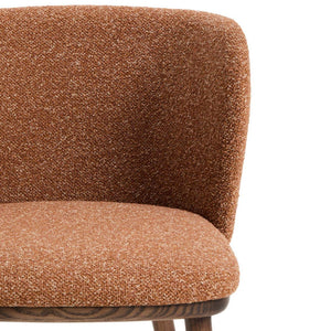 Kave Home Ciselia barkruk H65 dik chenille Terra poot donker hout