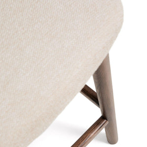 Kave Home Ciselia barkruk H65 chenille Beige poot donker hout