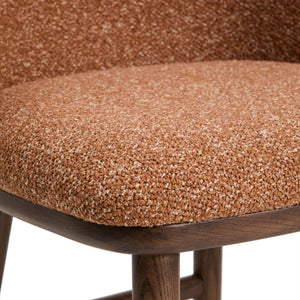 Kave Home Ciselia barkruk H75 dik chenille Terra poot donker hout