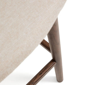Kave Home Ciselia barkruk H75 chenille Beige poot donker hout