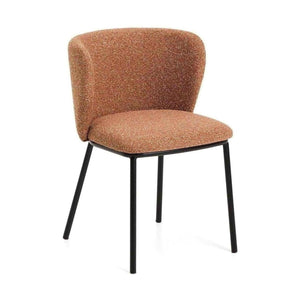 Kave Home Ciselia eetkamerstoel dik chenille Terra poot zwart