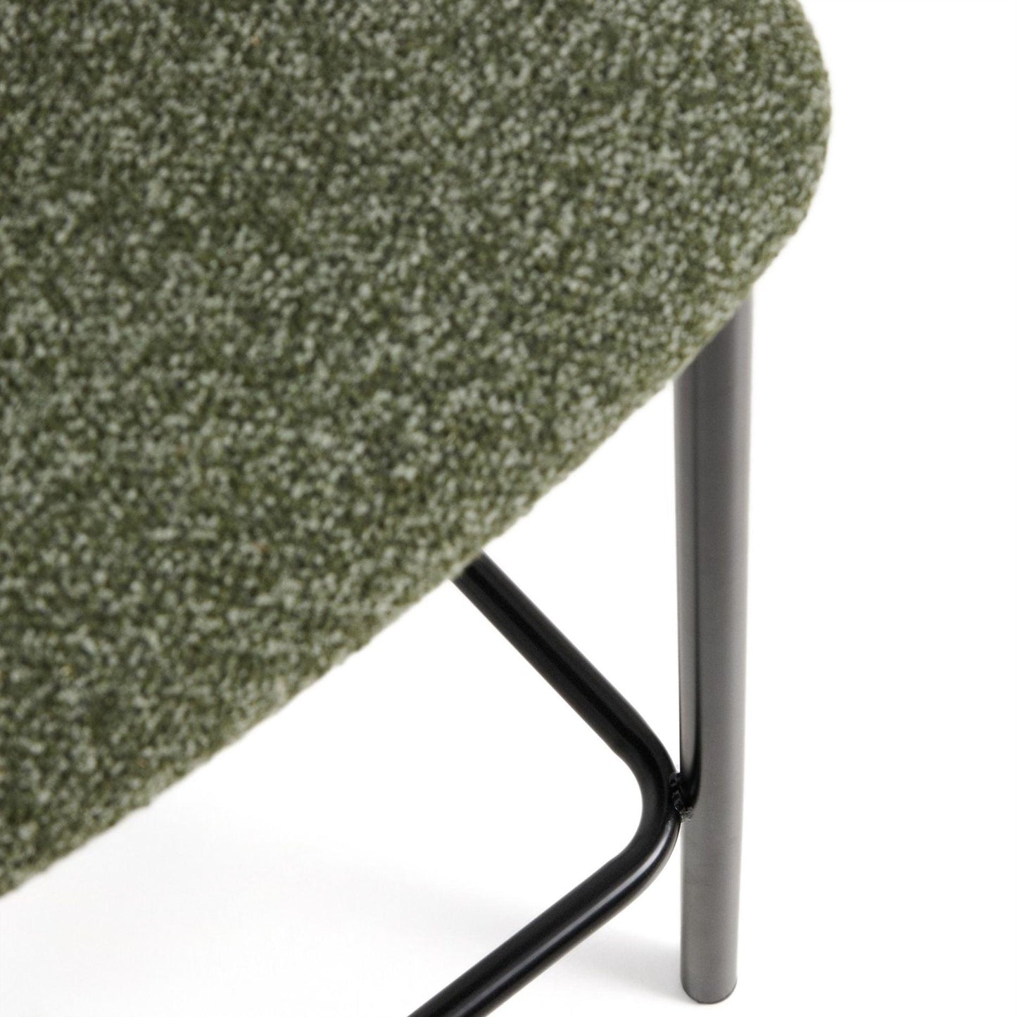 Kave Home Ciselia barkruk H65 dik chenille Groen poot zwart