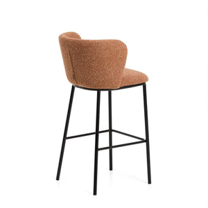 Kave Home Ciselia barkruk H75 dik chenille Terra poot zwart