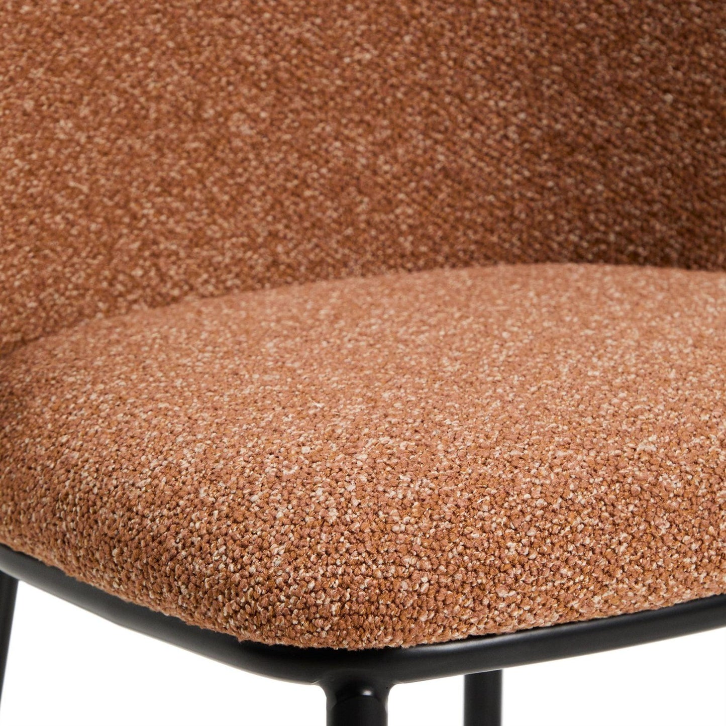 Kave Home Ciselia barkruk H75 dik chenille Terra poot zwart