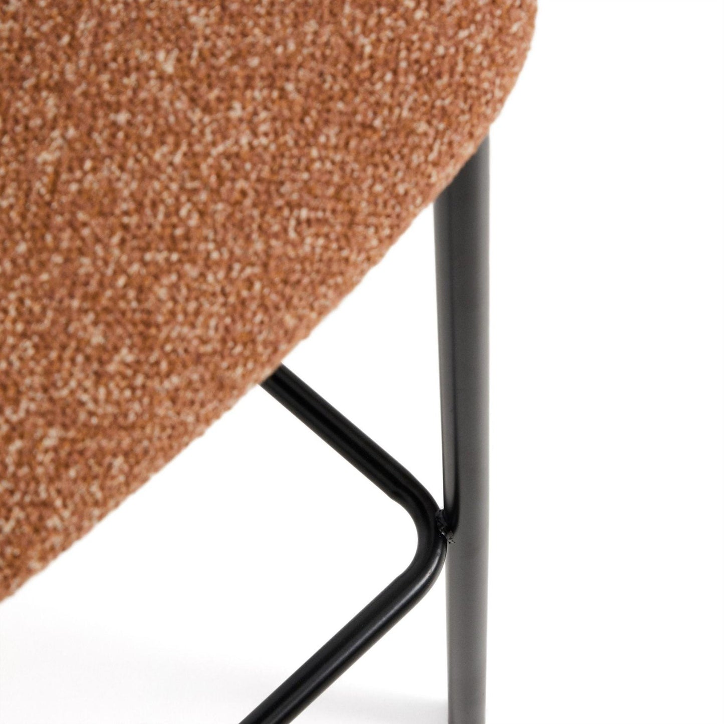 Kave Home Ciselia barkruk H75 dik chenille Terra poot zwart