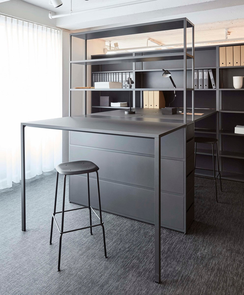 HAY Soft Edge 85 H65 barkruk Dusty Green gepoedercoat zwart met vilt