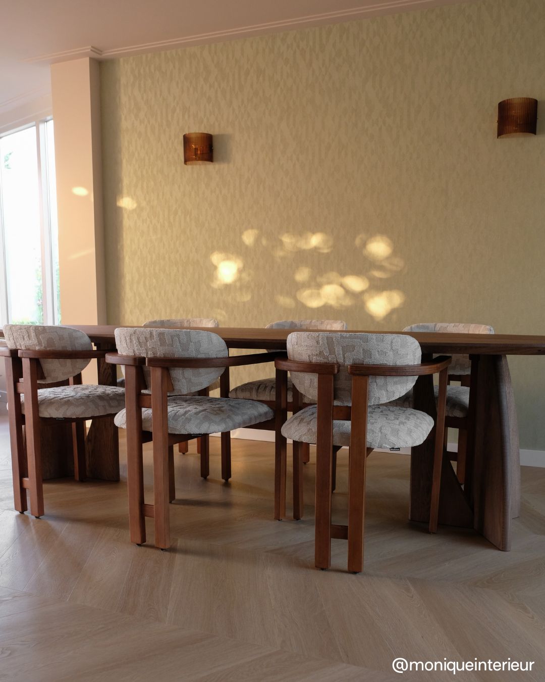 HelloChair HC107 Ingje eetkamerstoel Coffee Ash Coco Shell