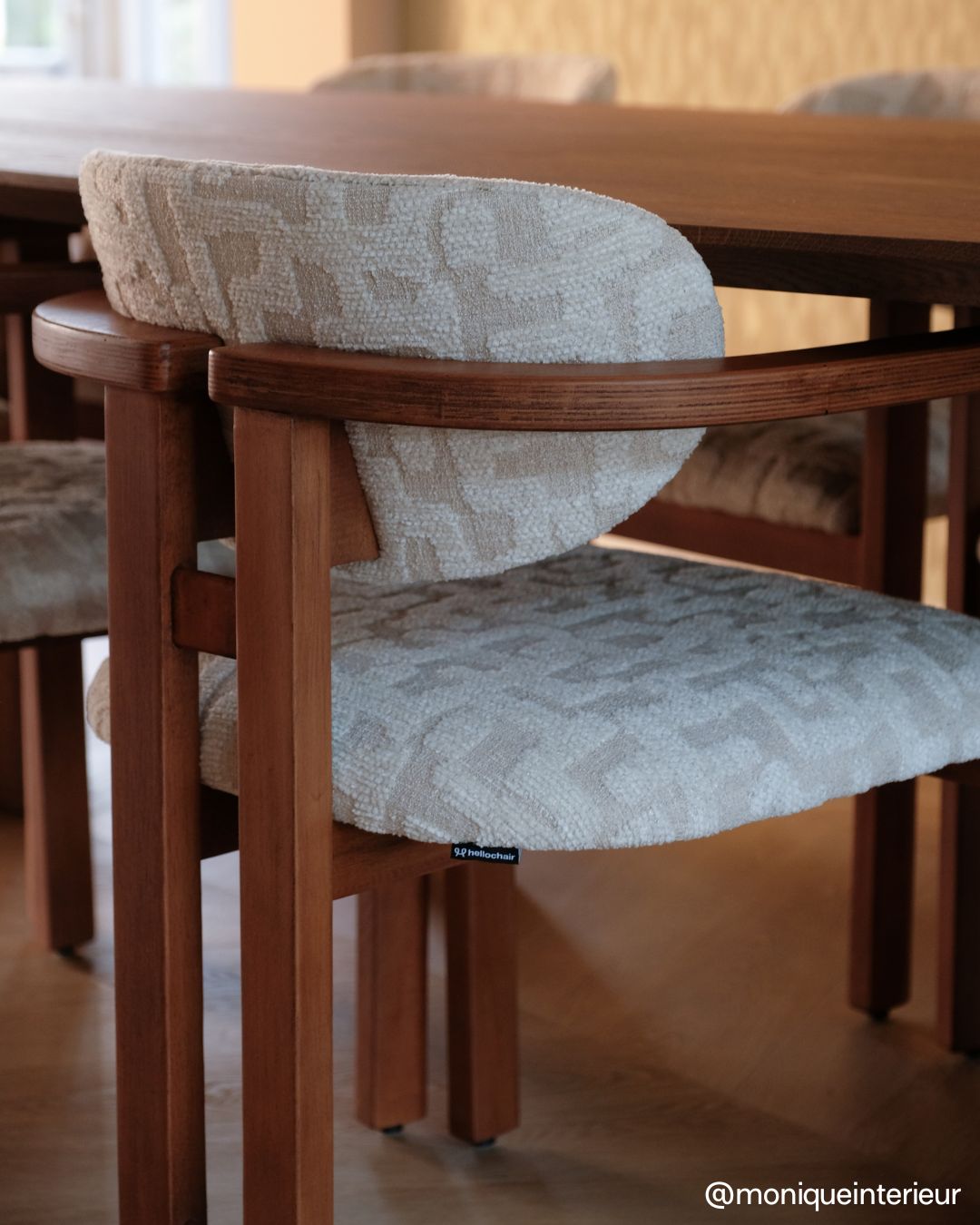 HelloChair HC107 Ingje eetkamerstoel Coffee Ash Coco Shell