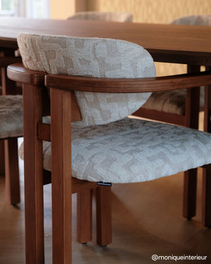 HelloChair HC107 Ingje eetkamerstoel Coffee Ash Coco Shell