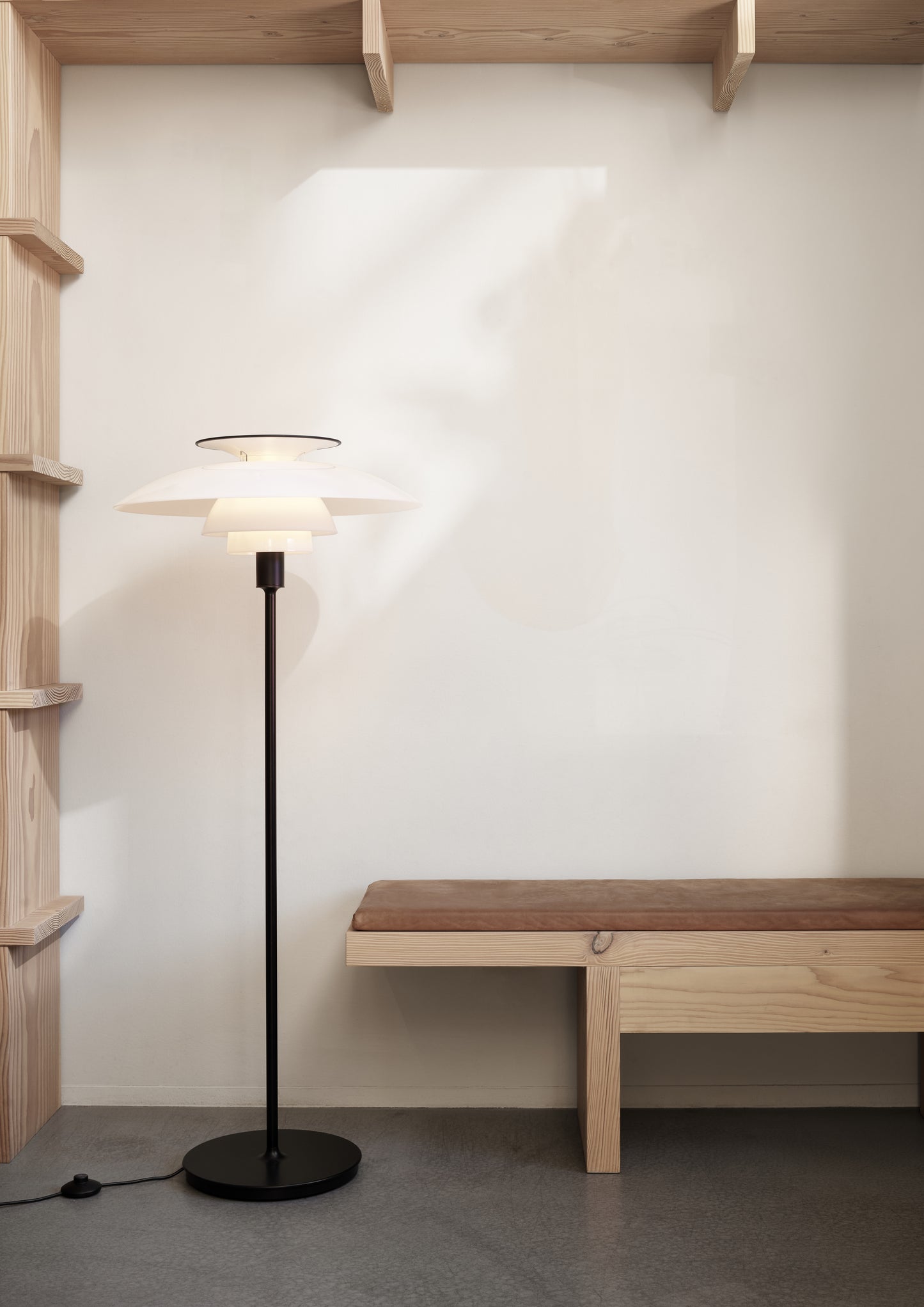 Louis Poulsen PH 80 vloerlamp Opal White/Black