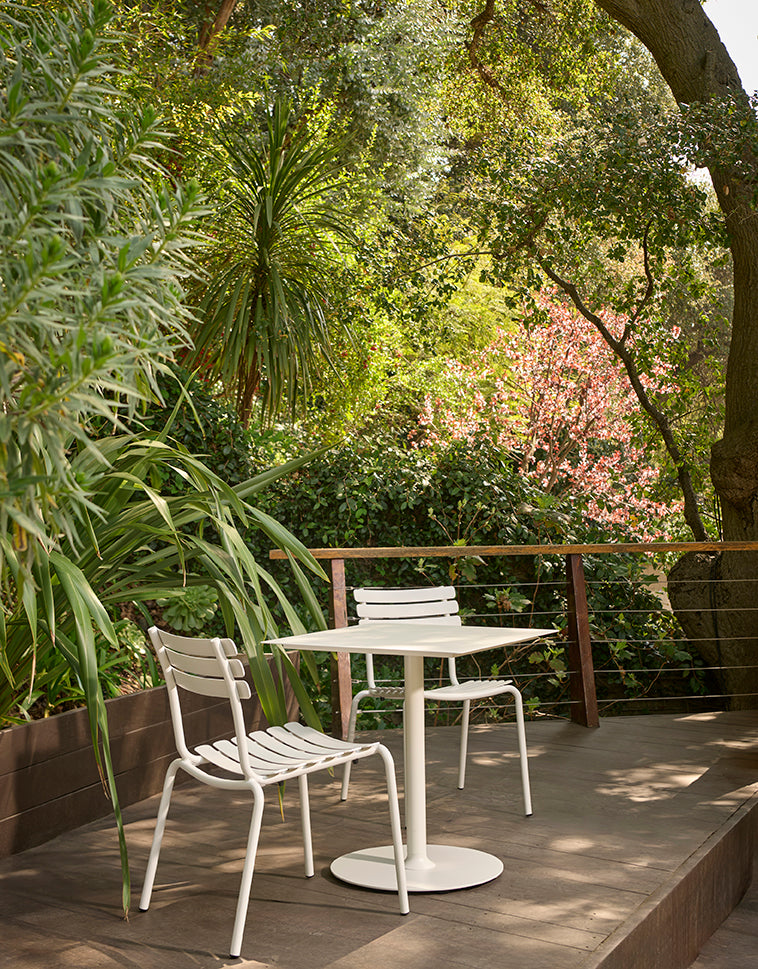 Houe Pico tuintafel 60x60 cm Muted White rond onderstel