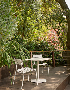 Houe Pico tuintafel 60x60 cm Muted White rond onderstel