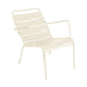 Fermob Luxembourg Low loungestoel met arm Beige Latte